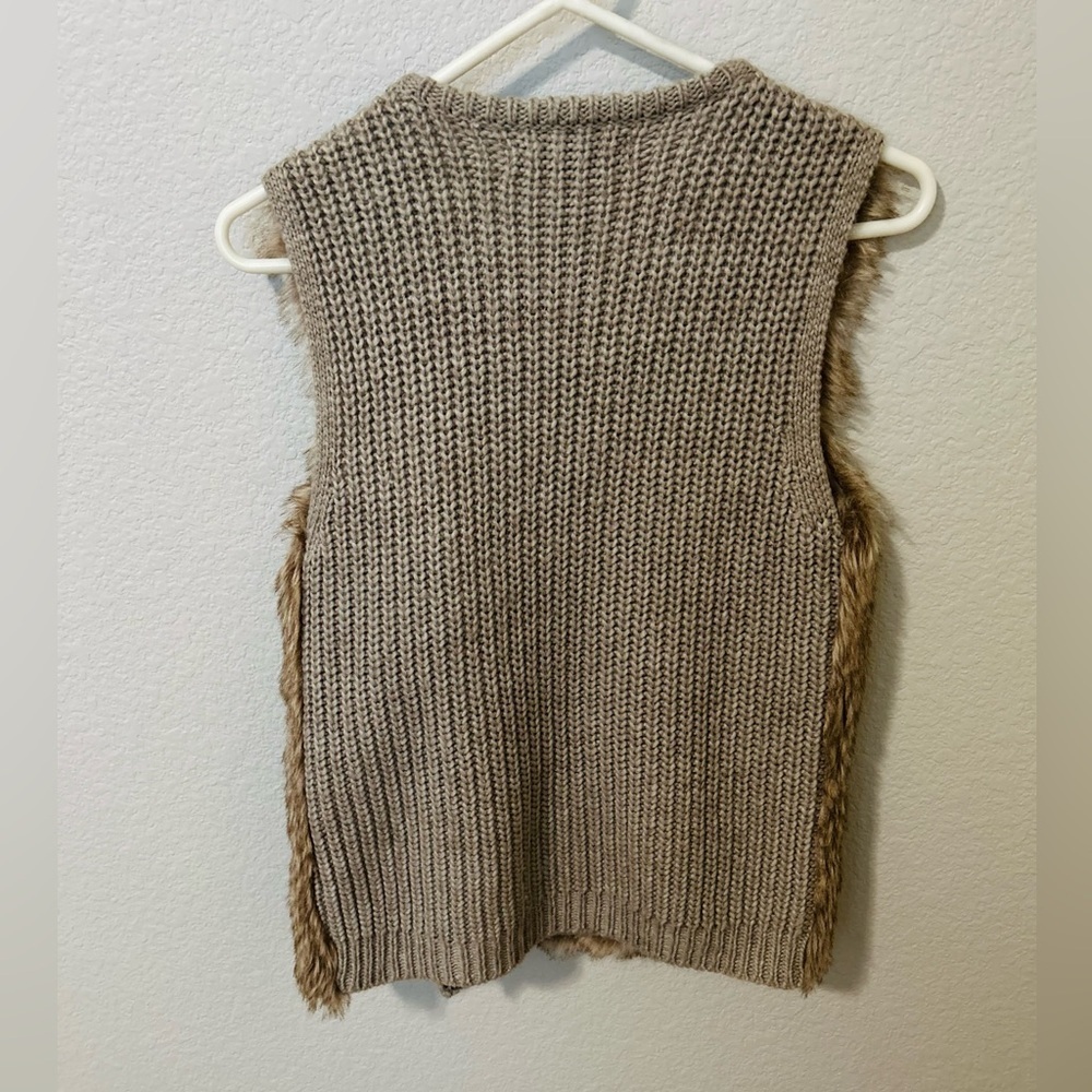Forever 21 Brown Knit Vest with Faux Fur Size Small Like New - Picture 6 of 6